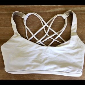 White Lululemon Cross Back Sports Bra SIZE: 4